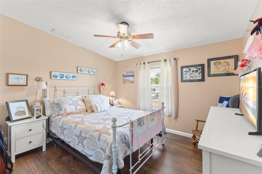 For Sale: $254,900 (2 beds, 2 baths, 1366 Square Feet)