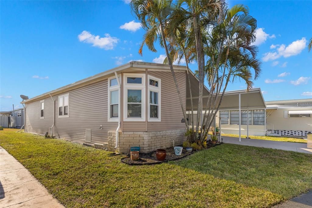 For Sale: $254,900 (2 beds, 2 baths, 1366 Square Feet)