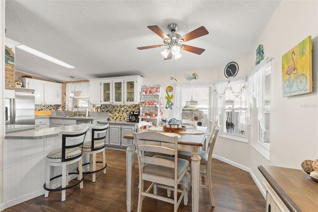 For Sale: $254,900 (2 beds, 2 baths, 1366 Square Feet)