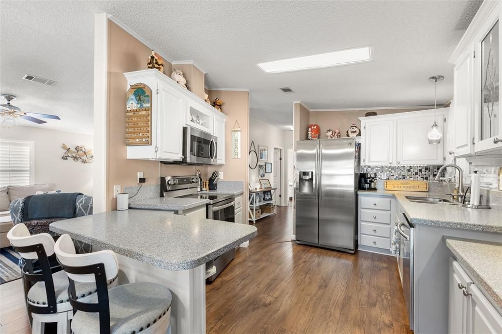 For Sale: $254,900 (2 beds, 2 baths, 1366 Square Feet)