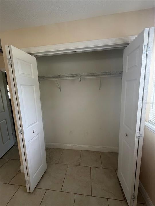 For Rent: $1,400 (3 beds, 1 baths, 1044 Square Feet)
