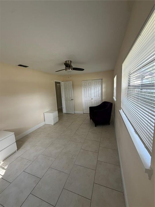 For Rent: $1,400 (3 beds, 1 baths, 1044 Square Feet)
