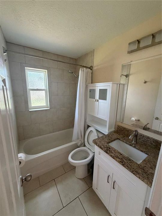 For Rent: $1,400 (3 beds, 1 baths, 1044 Square Feet)