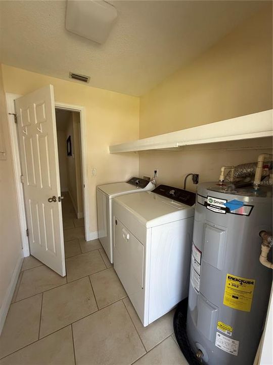 For Rent: $1,400 (3 beds, 1 baths, 1044 Square Feet)