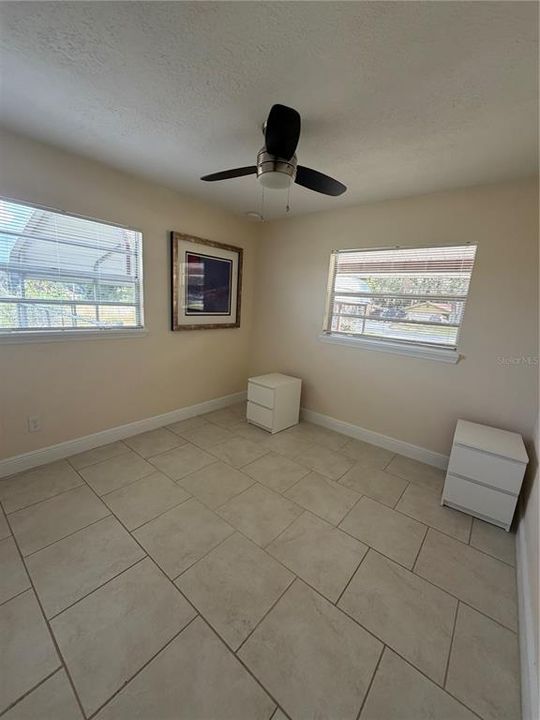 For Rent: $1,400 (3 beds, 1 baths, 1044 Square Feet)