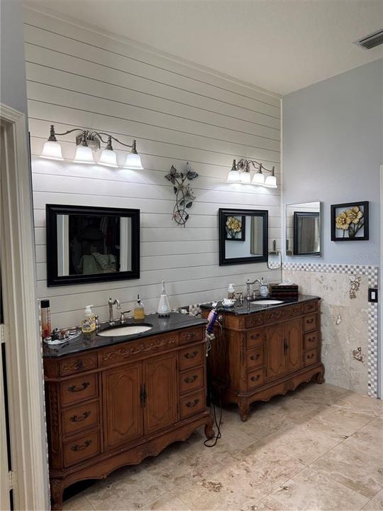 For Sale: $499,990 (4 beds, 3 baths, 2407 Square Feet)