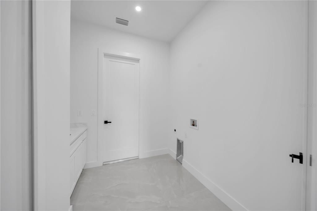 For Sale: $365,000 (3 beds, 3 baths, 1683 Square Feet)