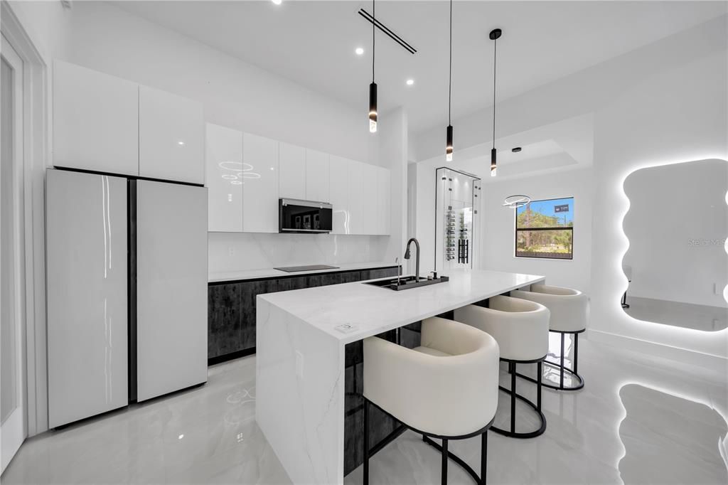 For Sale: $365,000 (3 beds, 3 baths, 1683 Square Feet)