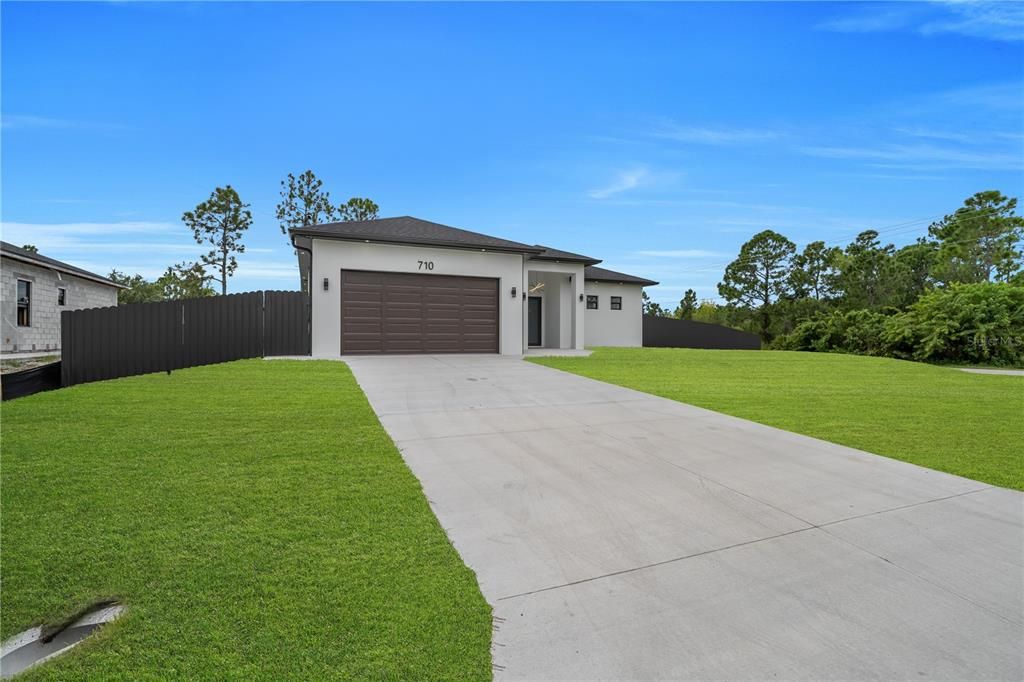 For Sale: $365,000 (3 beds, 3 baths, 1683 Square Feet)