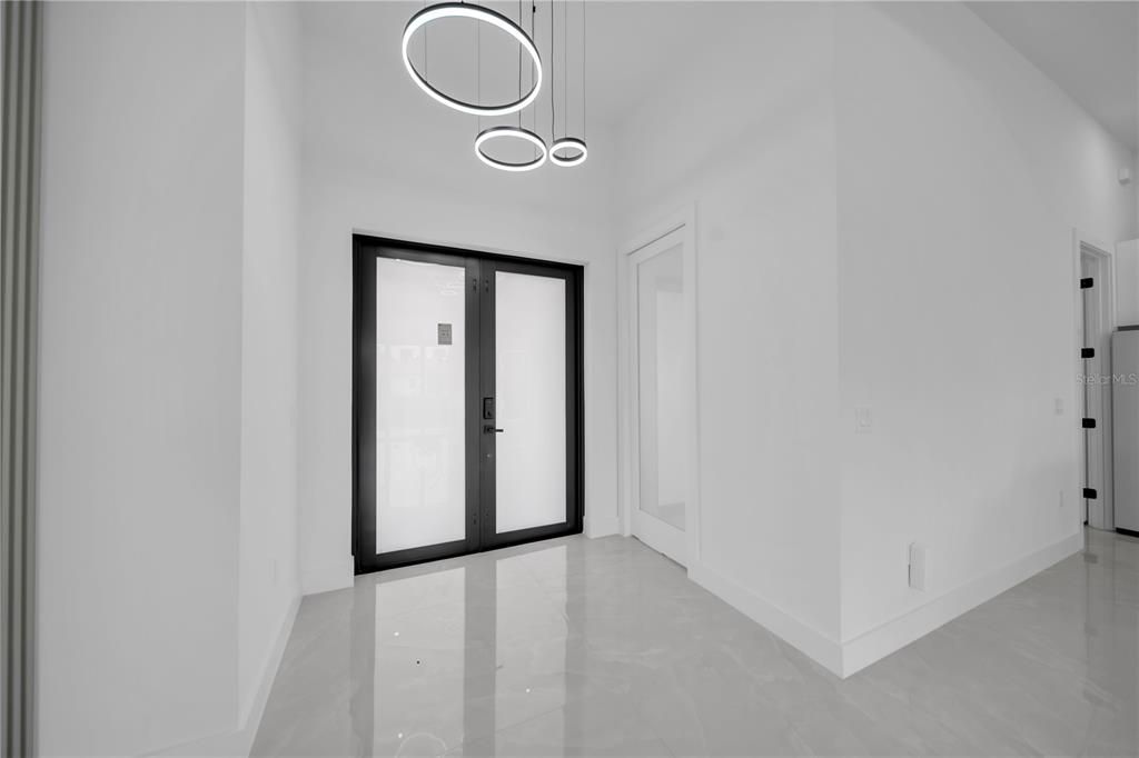 For Sale: $365,000 (3 beds, 3 baths, 1683 Square Feet)