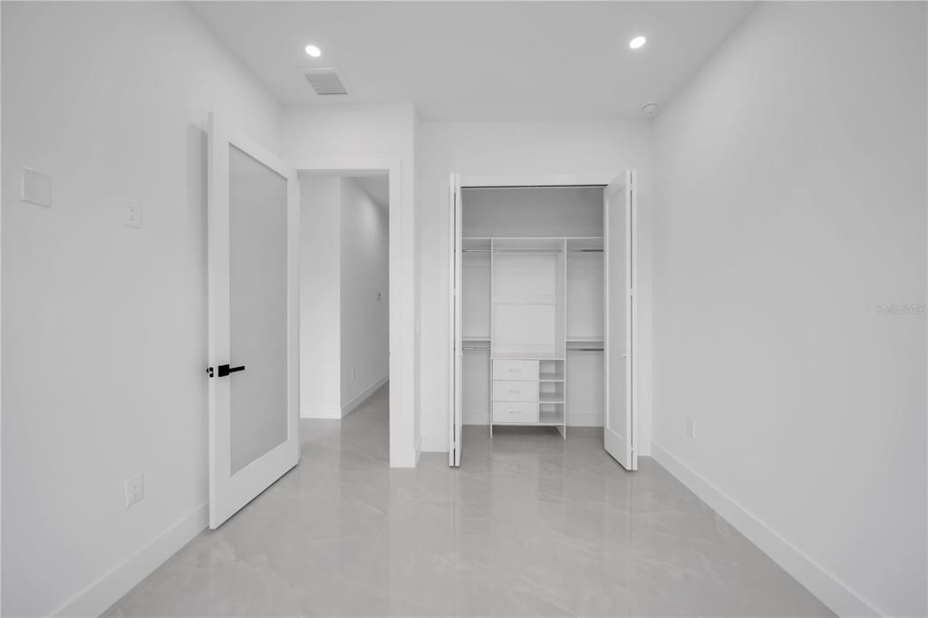 For Sale: $365,000 (3 beds, 3 baths, 1683 Square Feet)