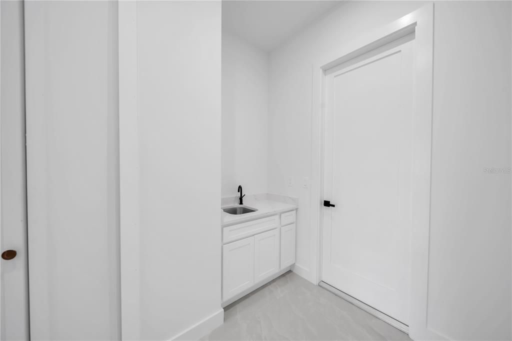 For Sale: $365,000 (3 beds, 3 baths, 1683 Square Feet)