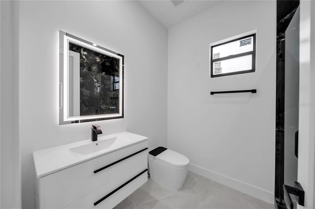 For Sale: $365,000 (3 beds, 3 baths, 1683 Square Feet)