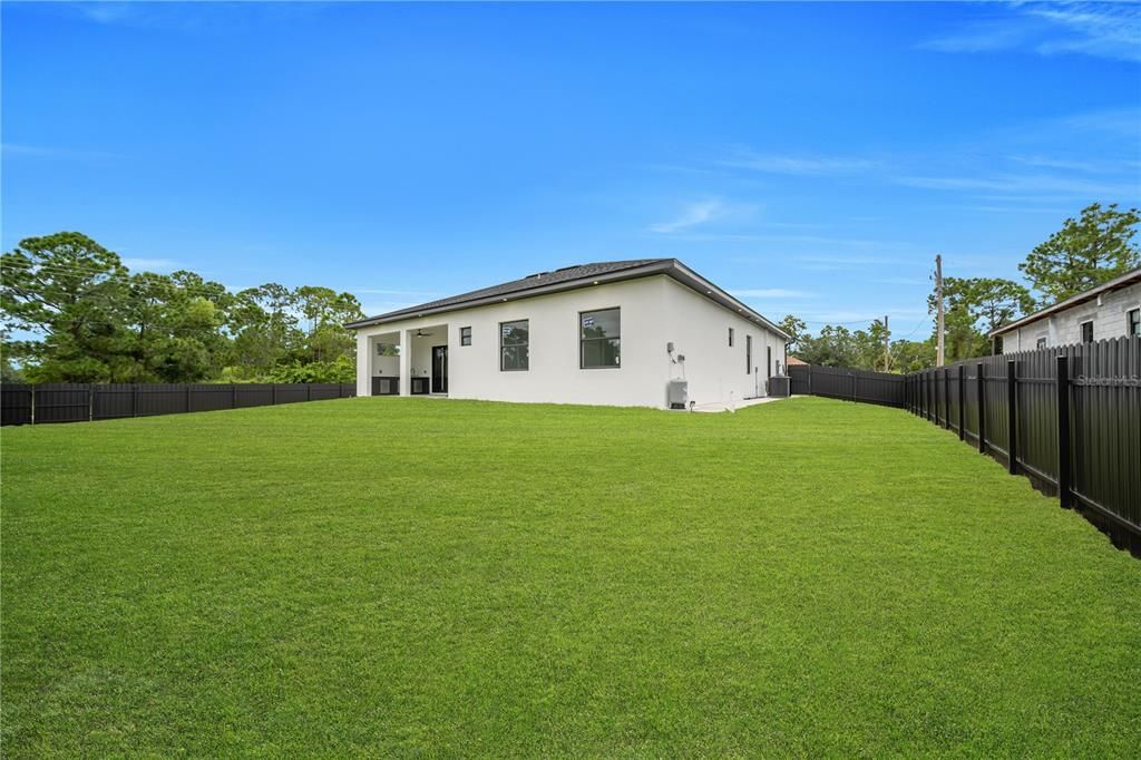 For Sale: $365,000 (3 beds, 3 baths, 1683 Square Feet)