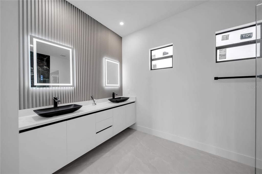 For Sale: $365,000 (3 beds, 3 baths, 1683 Square Feet)