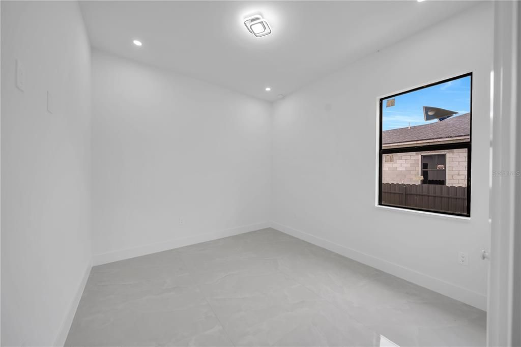 For Sale: $365,000 (3 beds, 3 baths, 1683 Square Feet)