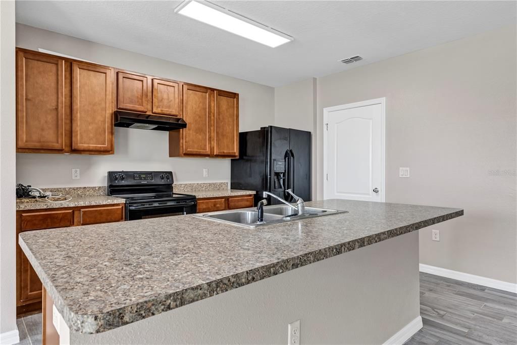 For Sale: $320,000 (3 beds, 2 baths, 1694 Square Feet)