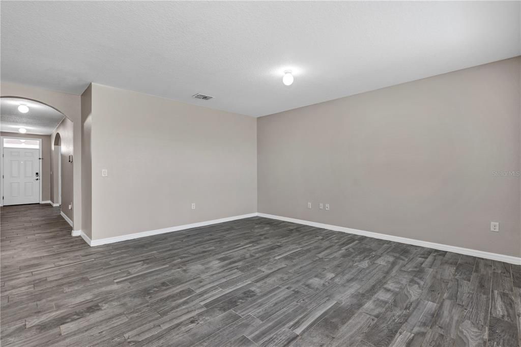 For Sale: $320,000 (3 beds, 2 baths, 1694 Square Feet)