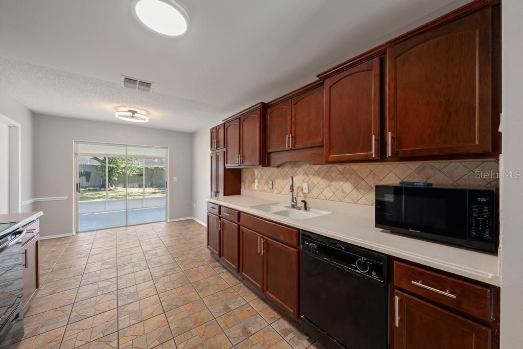 En Venta: $294,900 (3 camas, 2 baños, 1459 Pies cuadrados)