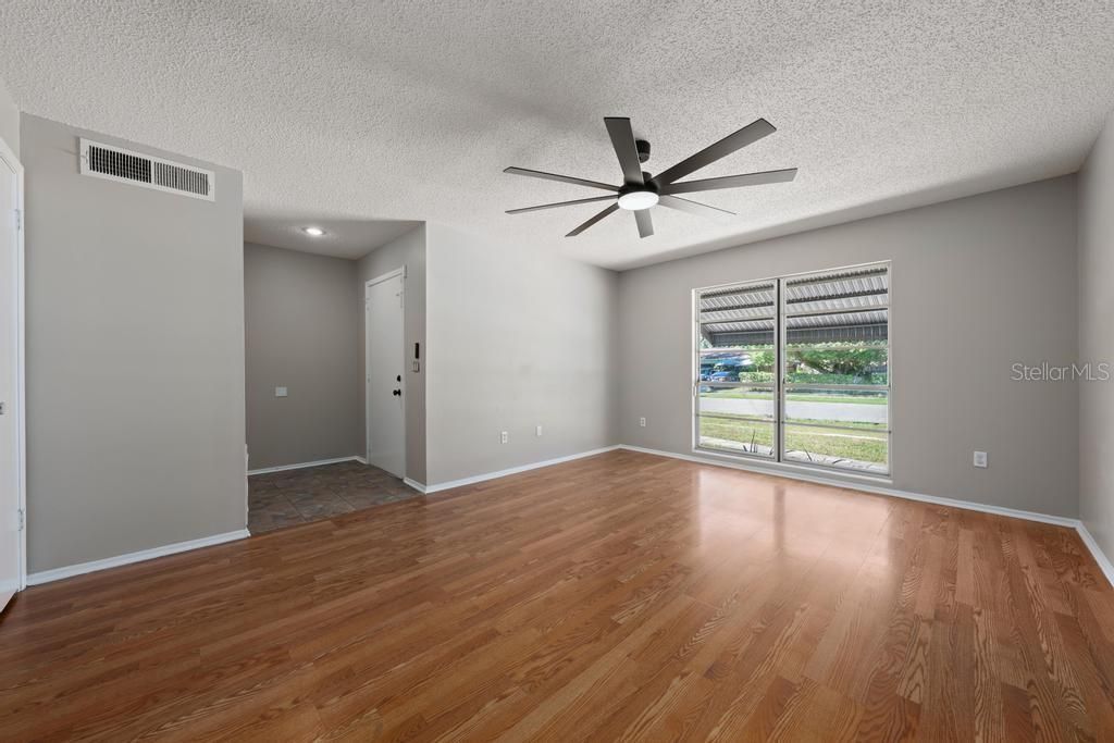En Venta: $294,900 (3 camas, 2 baños, 1459 Pies cuadrados)