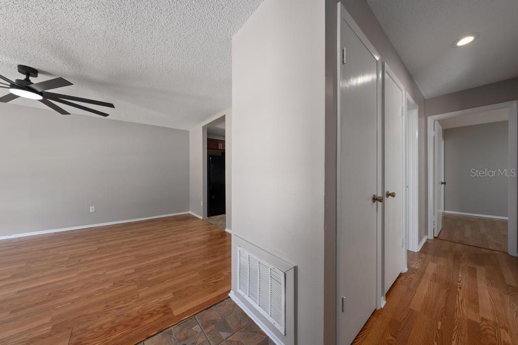 En Venta: $294,900 (3 camas, 2 baños, 1459 Pies cuadrados)