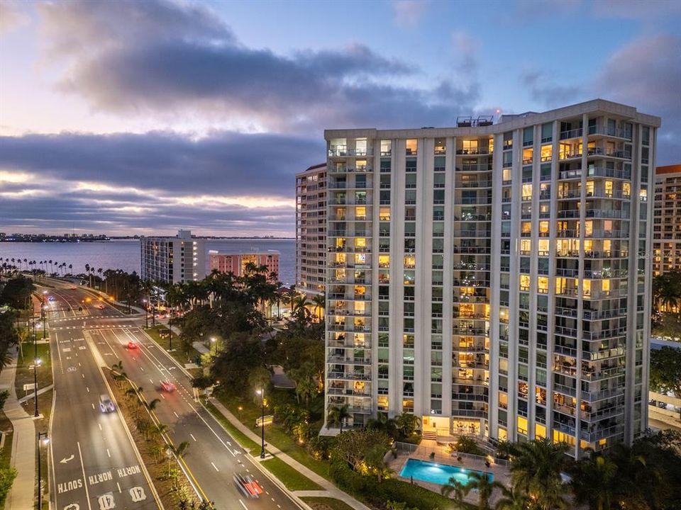 For Sale: $829,750 (2 beds, 2 baths, 1736 Square Feet)