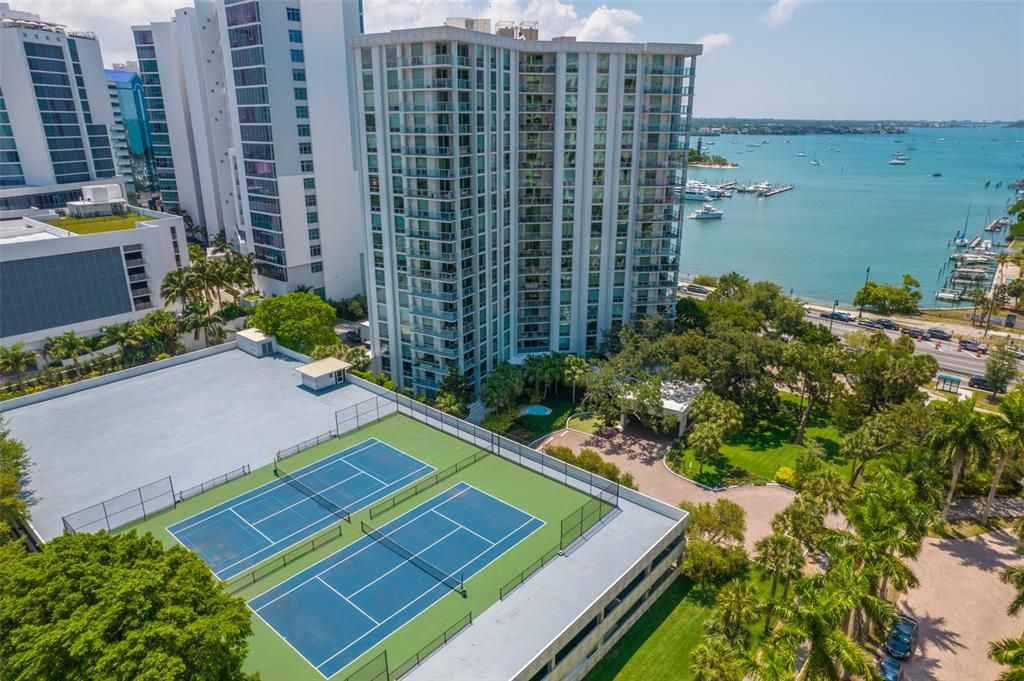 For Sale: $829,750 (2 beds, 2 baths, 1736 Square Feet)
