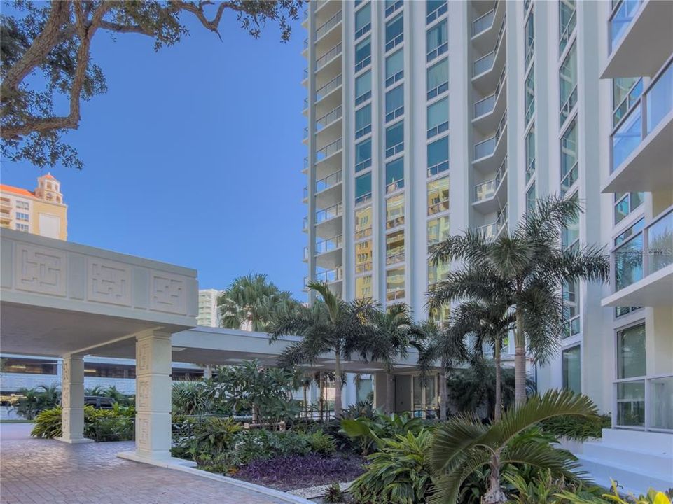 For Sale: $829,750 (2 beds, 2 baths, 1736 Square Feet)
