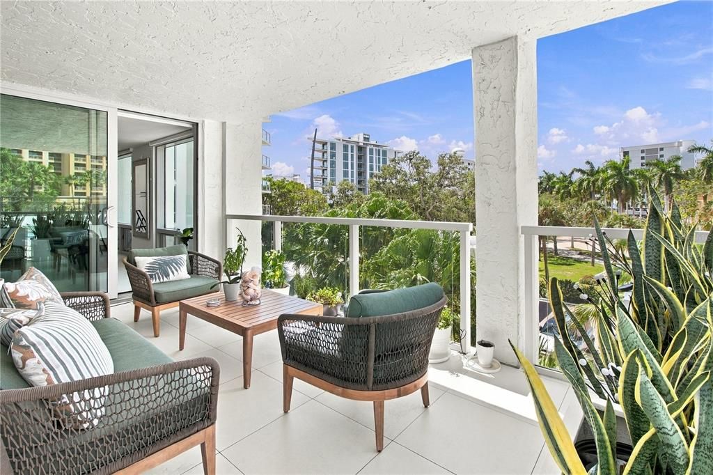For Sale: $829,750 (2 beds, 2 baths, 1736 Square Feet)