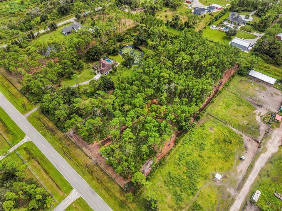 На продажу: $299,900 (3.01 acres)