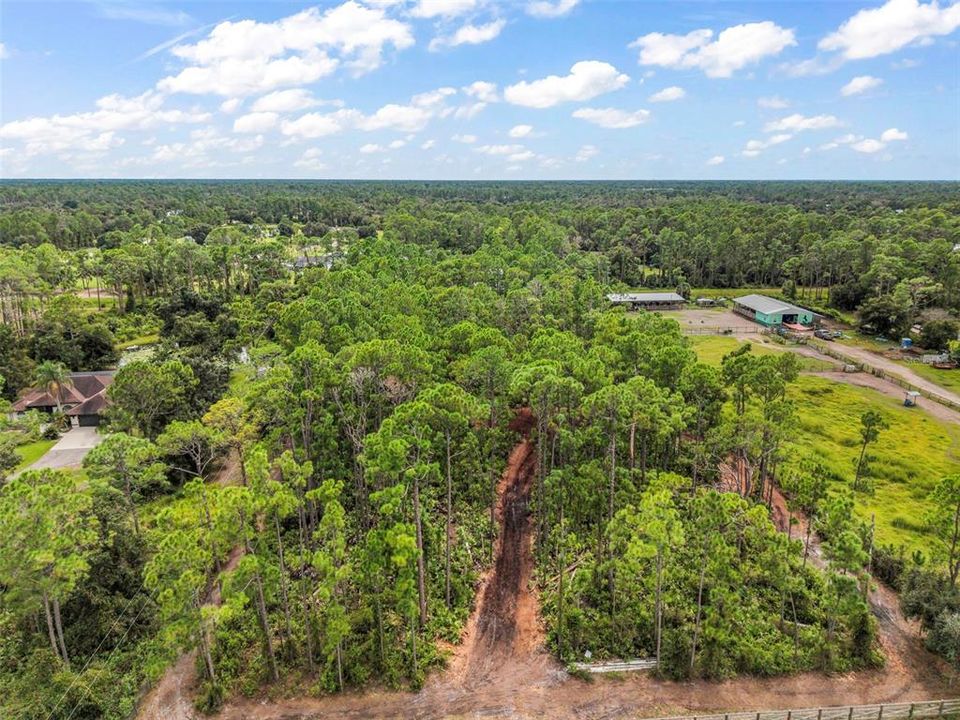 На продажу: $299,900 (3.01 acres)