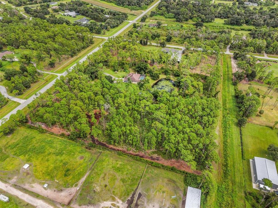 На продажу: $299,900 (3.01 acres)