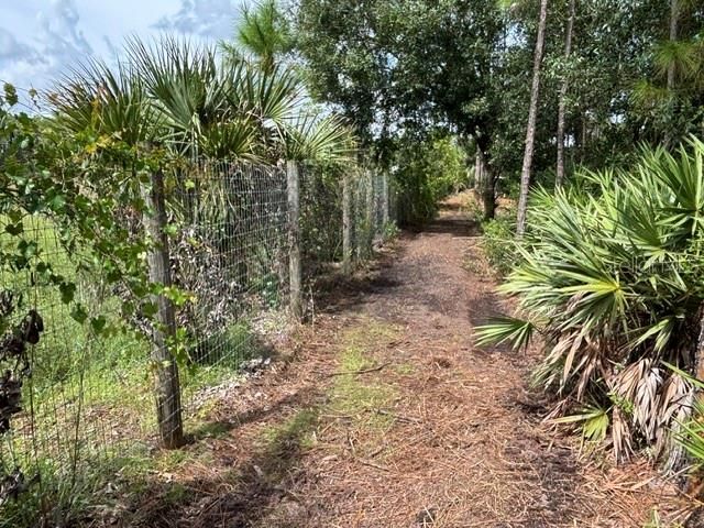 На продажу: $299,900 (3.01 acres)