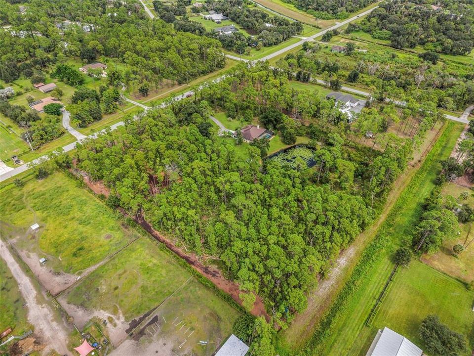 На продажу: $299,900 (3.01 acres)