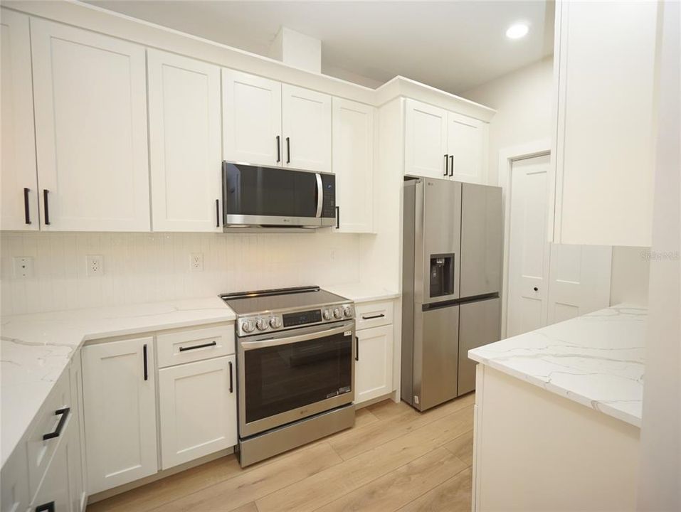 В аренду: $4,500 (3 спален, 2 ванн, 2299 Квадратных фут)