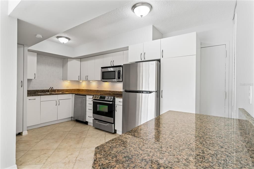 В аренду: $2,299 (1 спален, 1 ванн, 840 Квадратных фут)