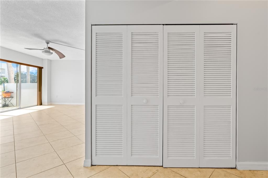 В аренду: $2,299 (1 спален, 1 ванн, 840 Квадратных фут)