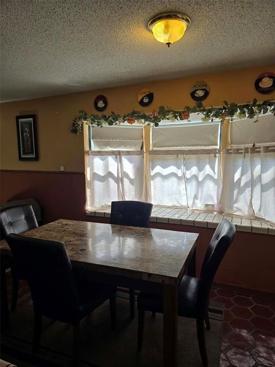 For Sale: $349,500 (3 beds, 3 baths, 2195 Square Feet)