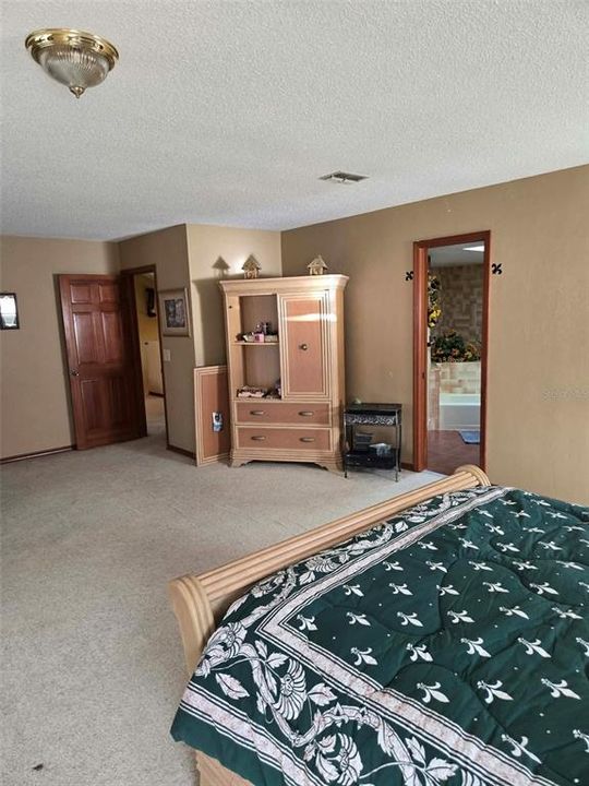 For Sale: $349,500 (3 beds, 3 baths, 2195 Square Feet)