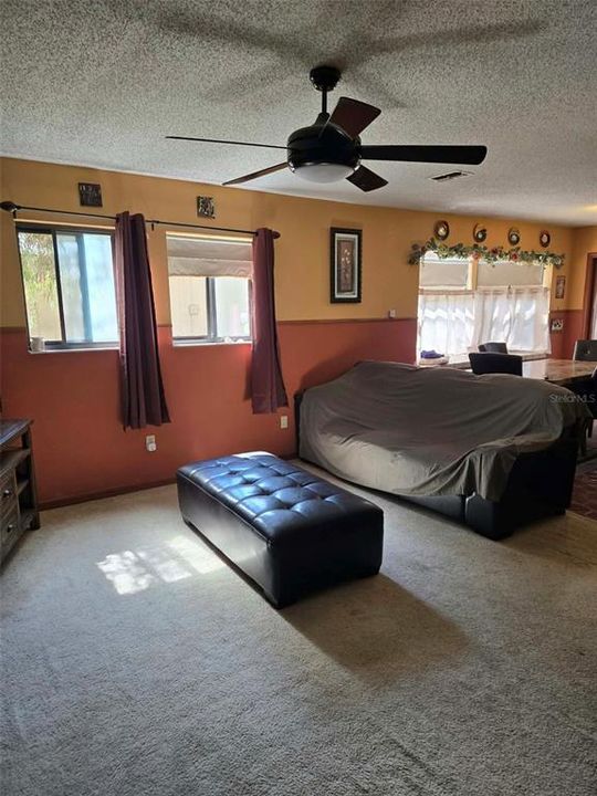 For Sale: $349,500 (3 beds, 3 baths, 2195 Square Feet)