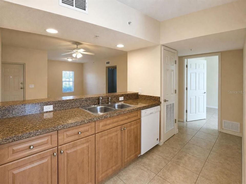 For Rent: $1,400 (2 beds, 2 baths, 1032 Square Feet)