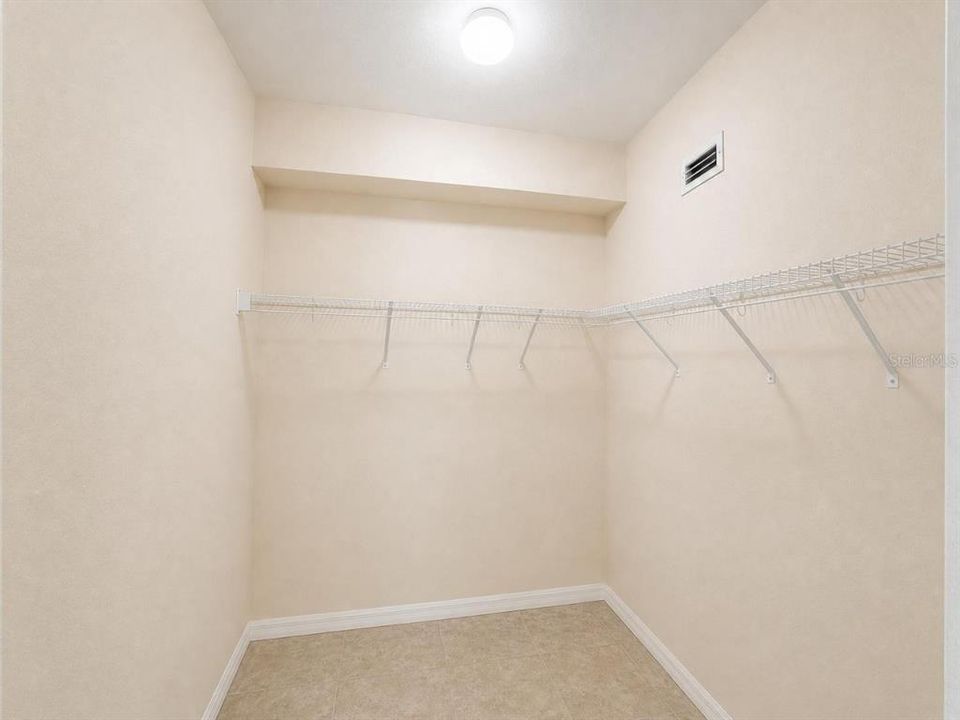 For Rent: $1,400 (2 beds, 2 baths, 1032 Square Feet)