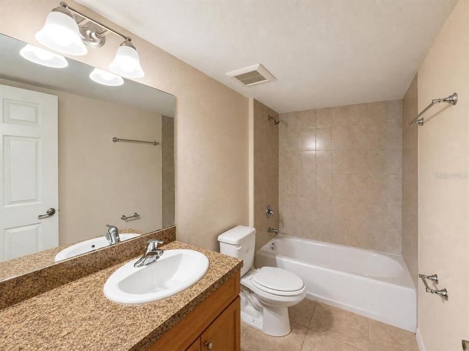 For Rent: $1,400 (2 beds, 2 baths, 1032 Square Feet)