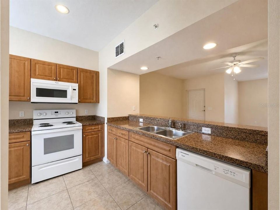 For Rent: $1,400 (2 beds, 2 baths, 1032 Square Feet)