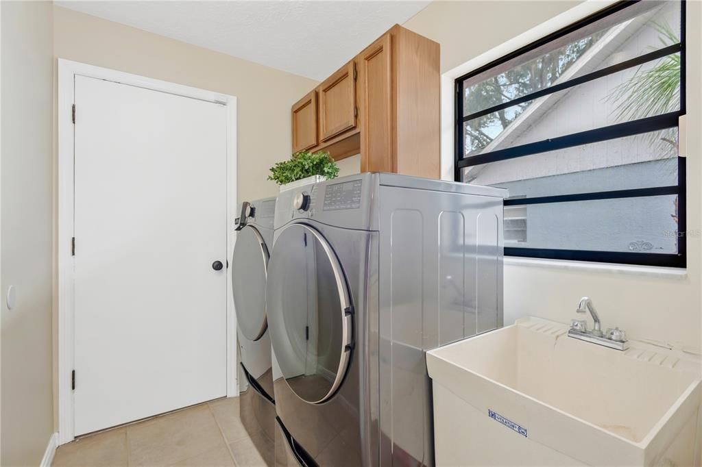 For Sale: $395,000 (4 beds, 2 baths, 2274 Square Feet)