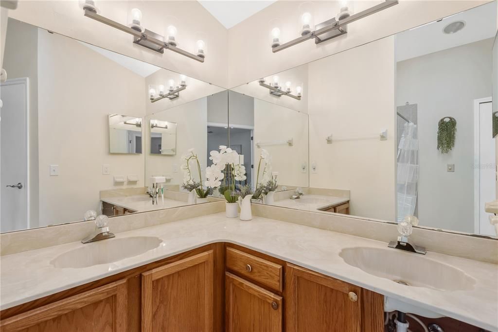 For Sale: $395,000 (4 beds, 2 baths, 2274 Square Feet)