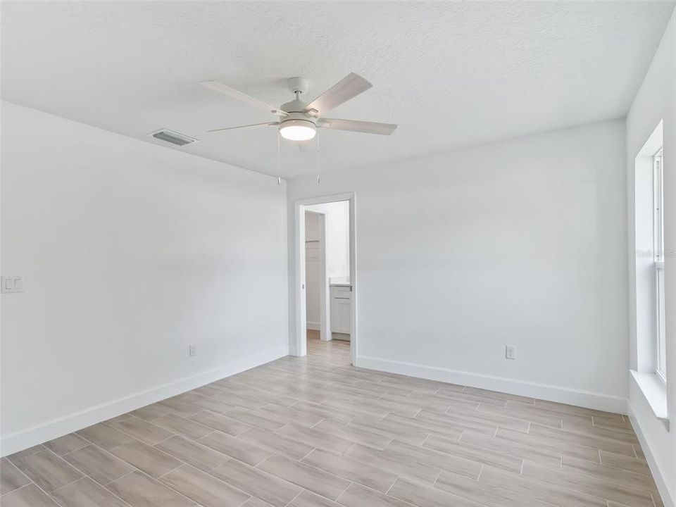 For Rent: $2,100 (3 beds, 2 baths, 1334 Square Feet)