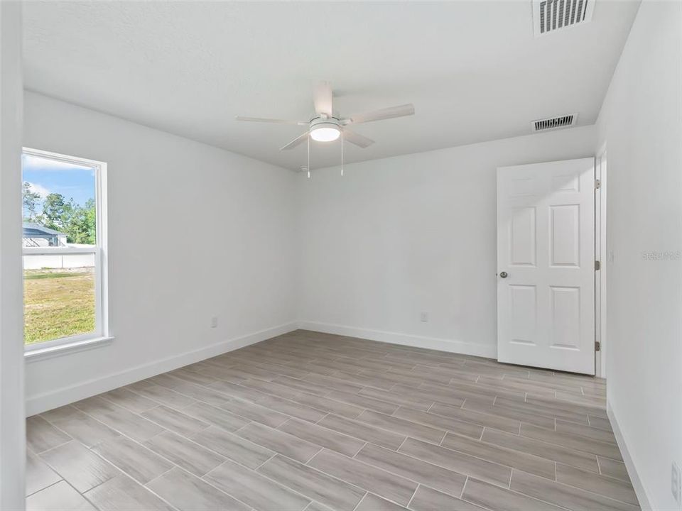 For Rent: $2,100 (3 beds, 2 baths, 1334 Square Feet)