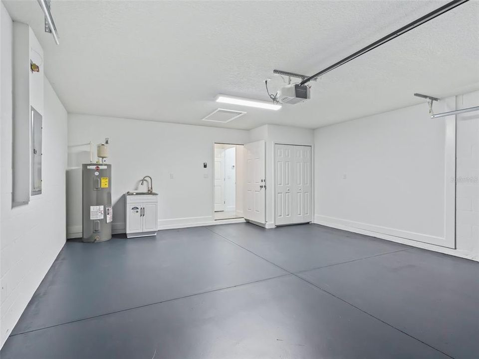 For Rent: $2,100 (3 beds, 2 baths, 1334 Square Feet)