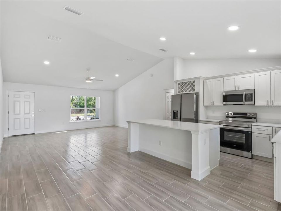 For Rent: $2,100 (3 beds, 2 baths, 1334 Square Feet)